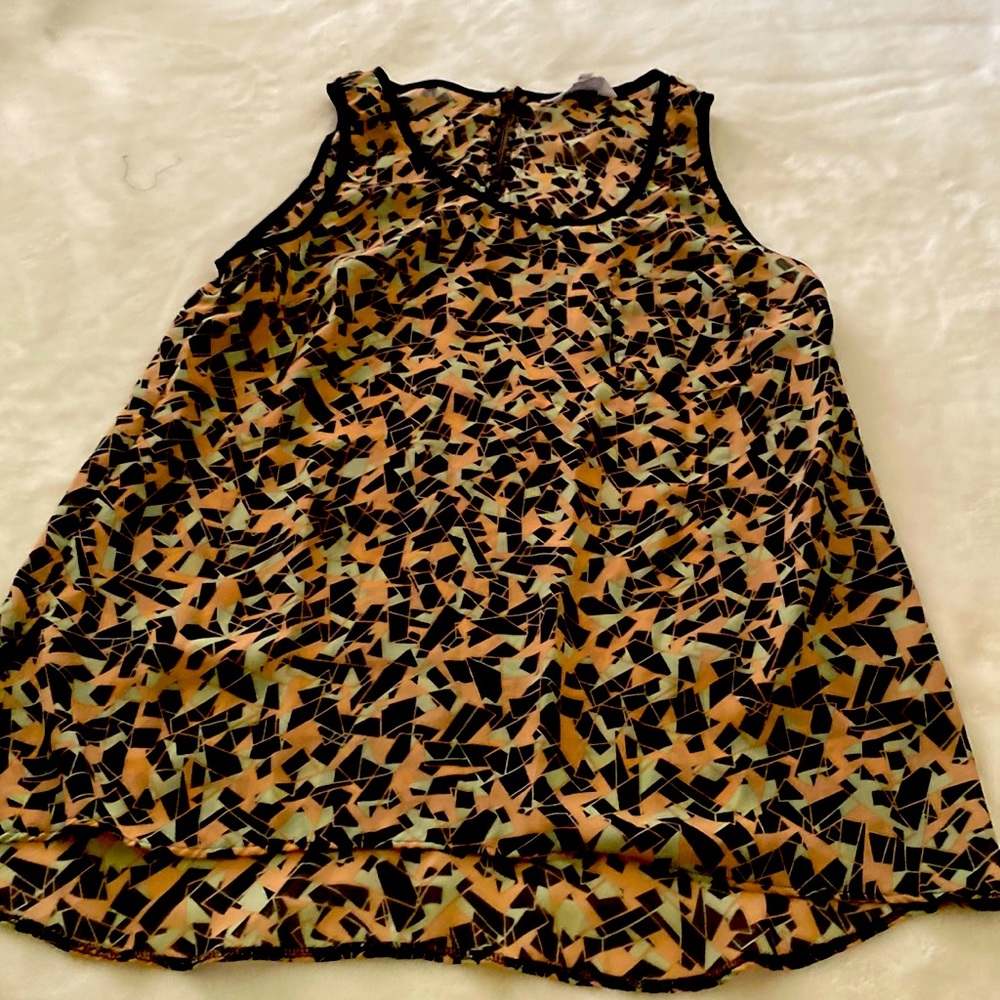 Very nice top only worn few time. Excellent condition